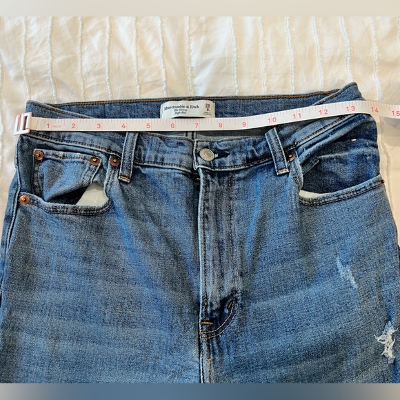 A&F The Skinny Highrise split hem jean. Size 29/8R - Picture 3 of 5